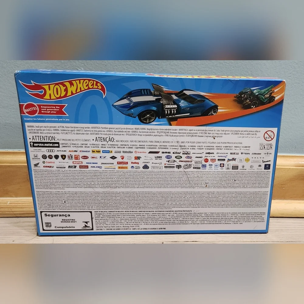 Hot Wheels, set of 10, and storage case
